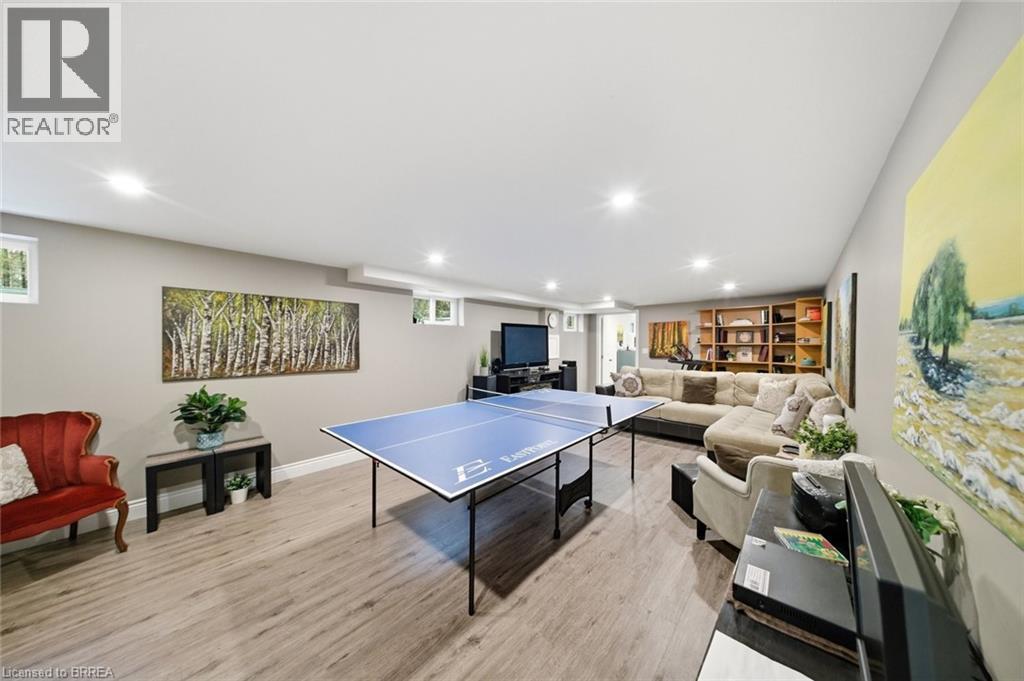 15 Talbot Street, Courtland, ON - Indoor