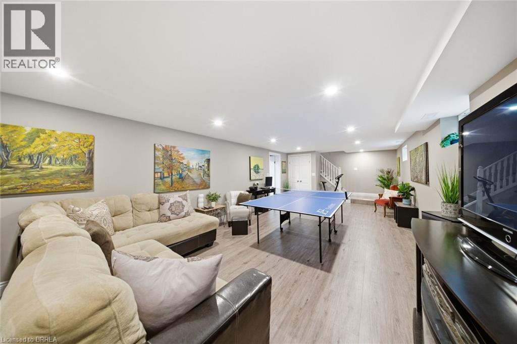 15 Talbot Street, Courtland, ON - Indoor