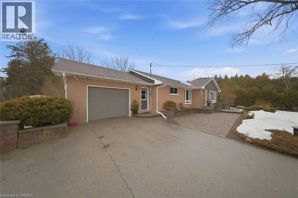 15 Talbot Street, Courtland, ON - Outdoor