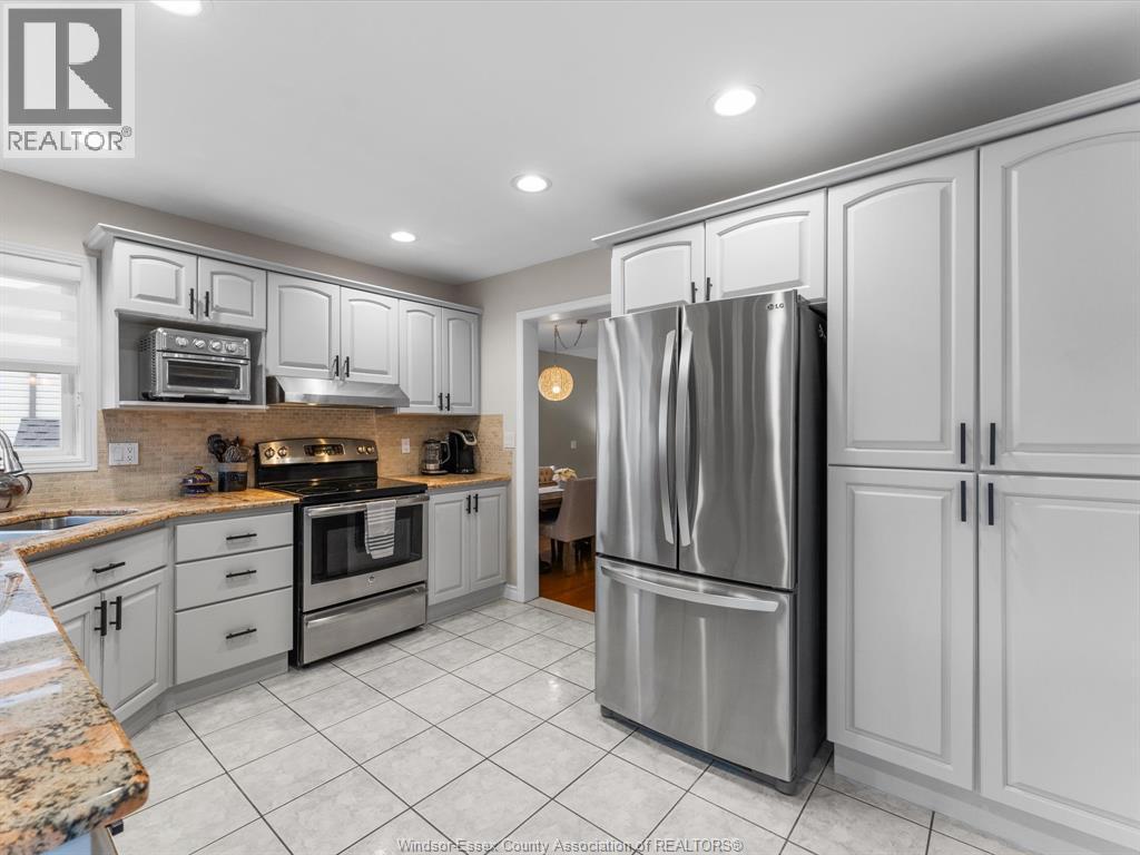 46 Brush Crescent, Amherstburg, ON - Indoor Photo Showing Kitchen