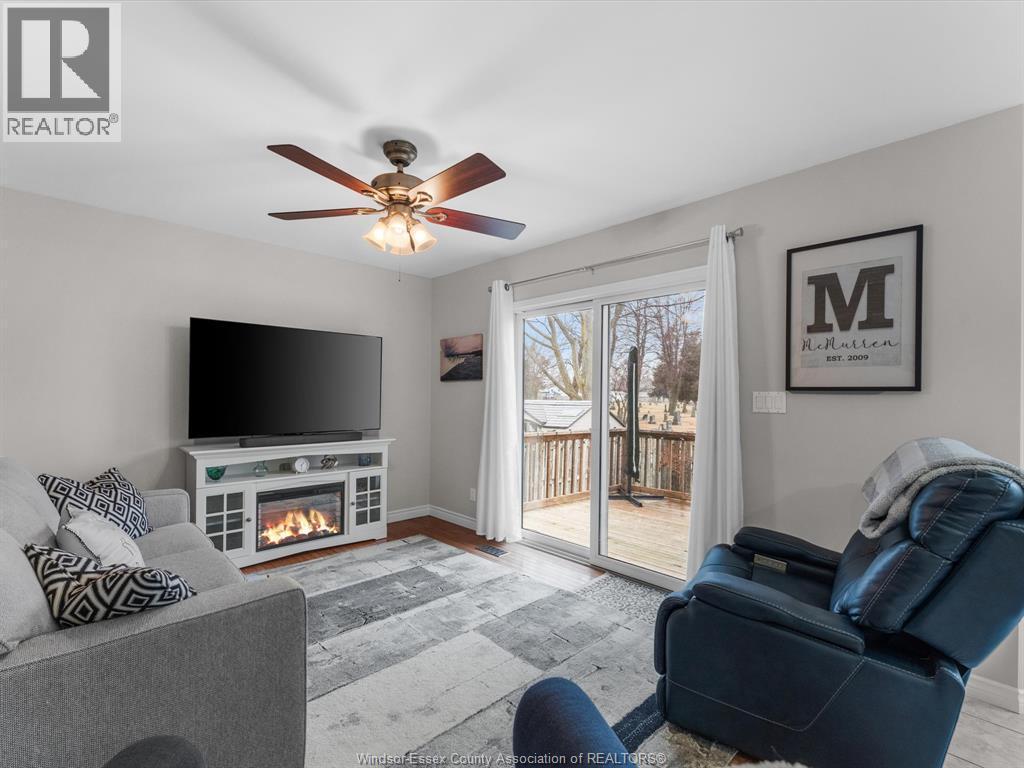 46 Brush Crescent, Amherstburg, ON - Indoor Photo Showing Living Room