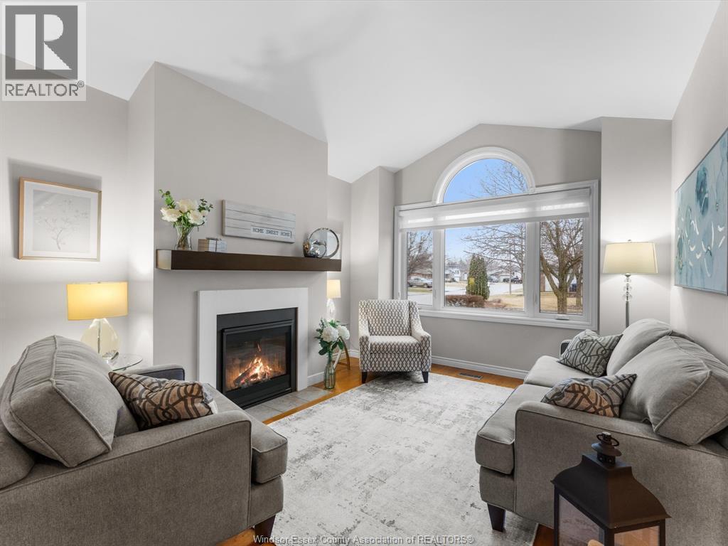 46 Brush Crescent, Amherstburg, ON - Indoor Photo Showing Living Room With Fireplace