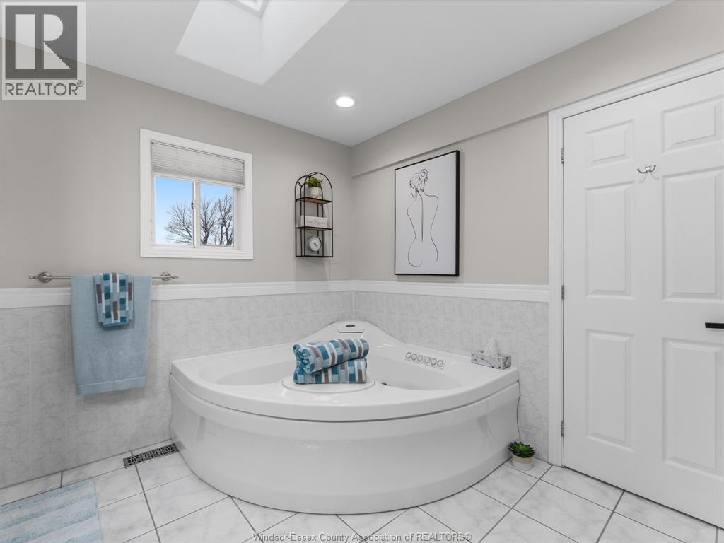 46 Brush Crescent, Amherstburg, ON - Indoor Photo Showing Bathroom