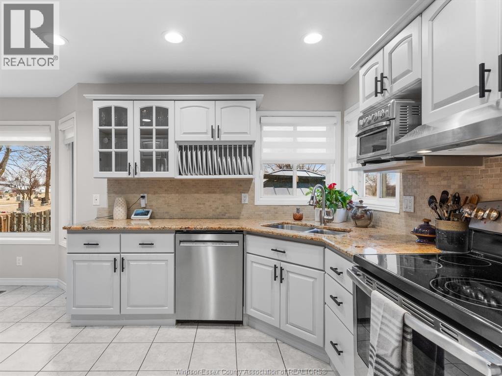 46 Brush Crescent, Amherstburg, ON - Indoor Photo Showing Kitchen With Double Sink