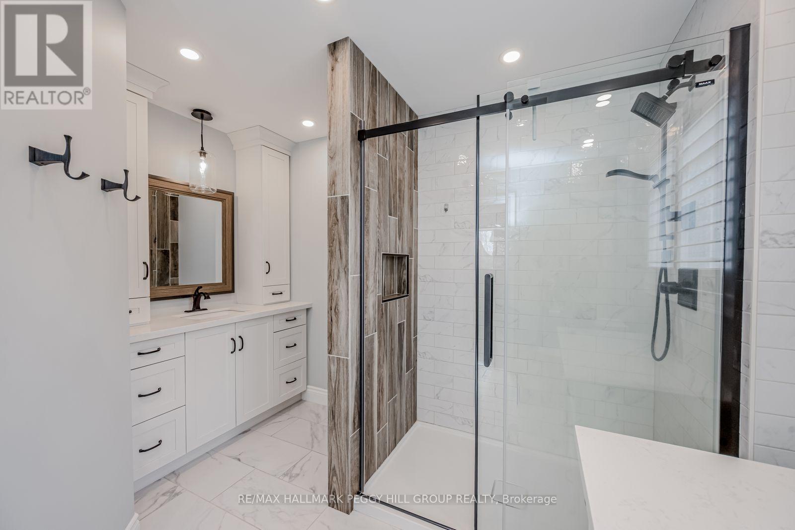 81 Sproule Drive, Barrie, ON - Indoor Photo Showing Bathroom