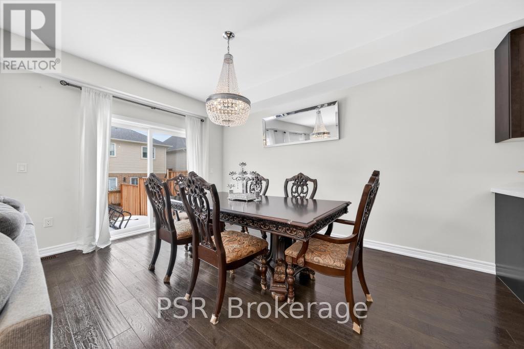 9 Starling Drive, Hamilton, ON - Indoor Photo Showing Dining Room