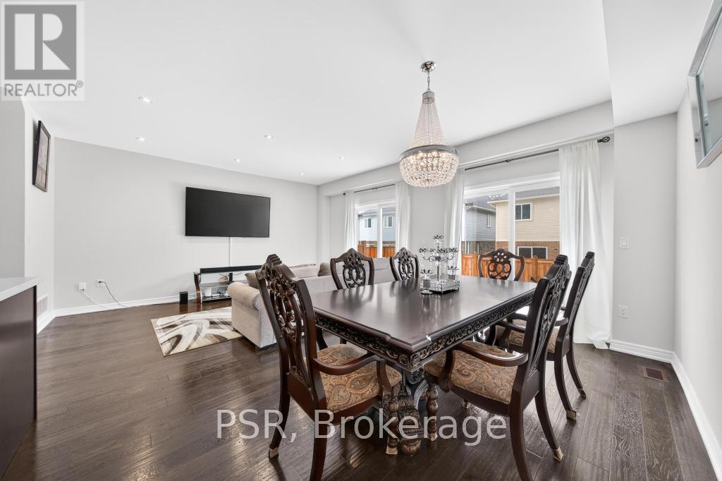 9 Starling Drive, Hamilton, ON - Indoor Photo Showing Dining Room