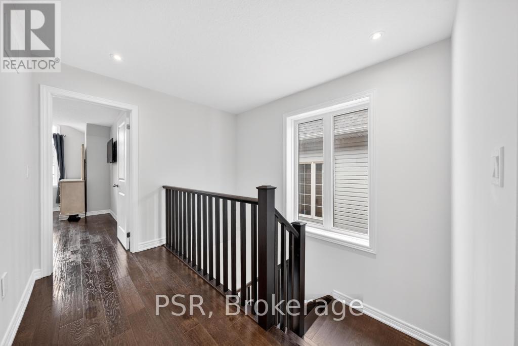 9 Starling Drive, Hamilton, ON - Indoor Photo Showing Other Room