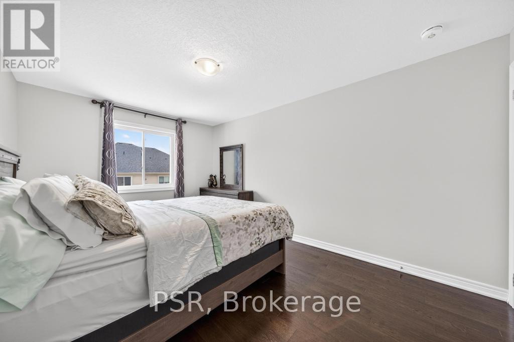 9 Starling Drive, Hamilton, ON - Indoor Photo Showing Bedroom