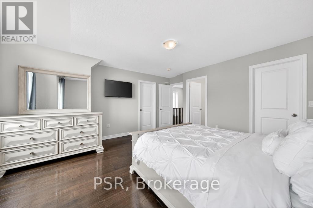 9 Starling Drive, Hamilton, ON - Indoor Photo Showing Bedroom