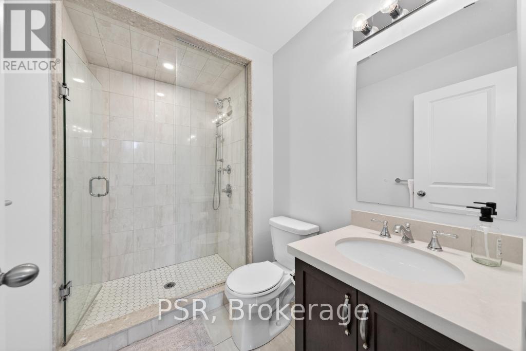 9 Starling Drive, Hamilton, ON - Indoor Photo Showing Bathroom