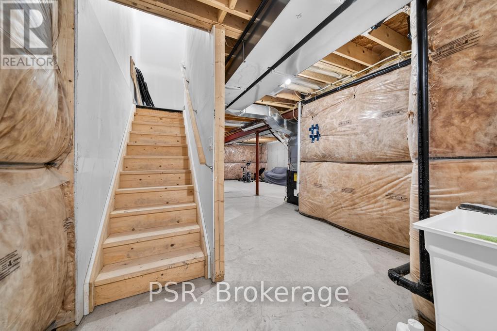 9 Starling Drive, Hamilton, ON - Indoor Photo Showing Other Room