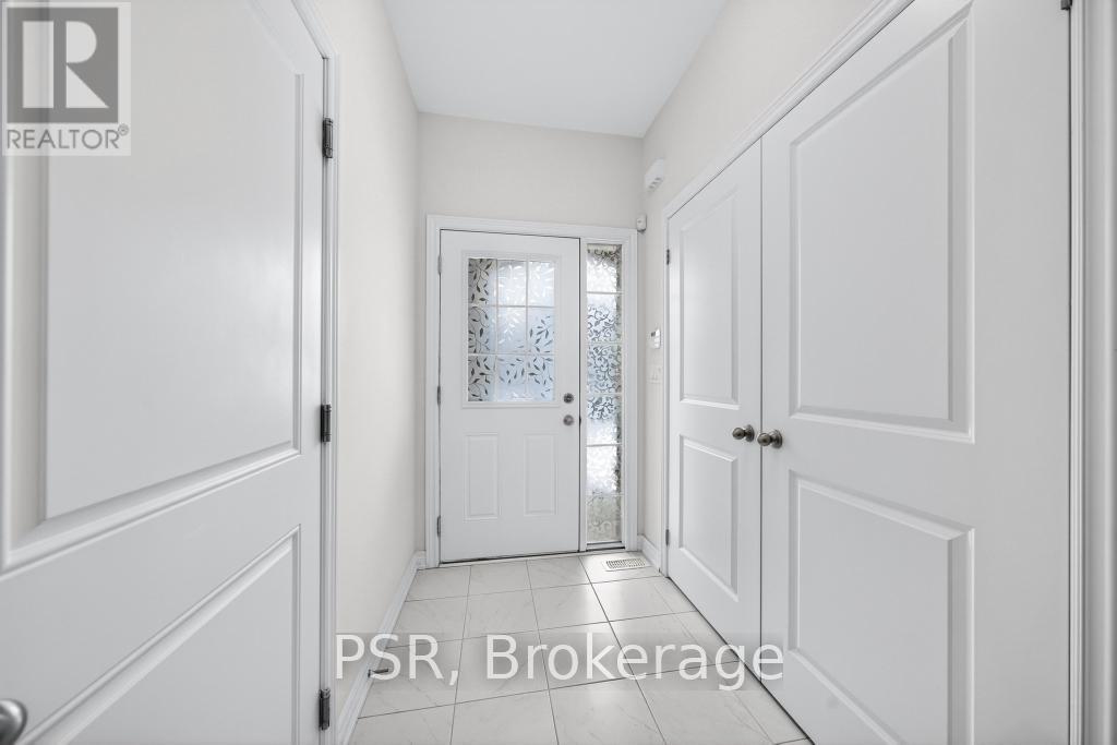 9 Starling Drive, Hamilton, ON - Indoor Photo Showing Other Room