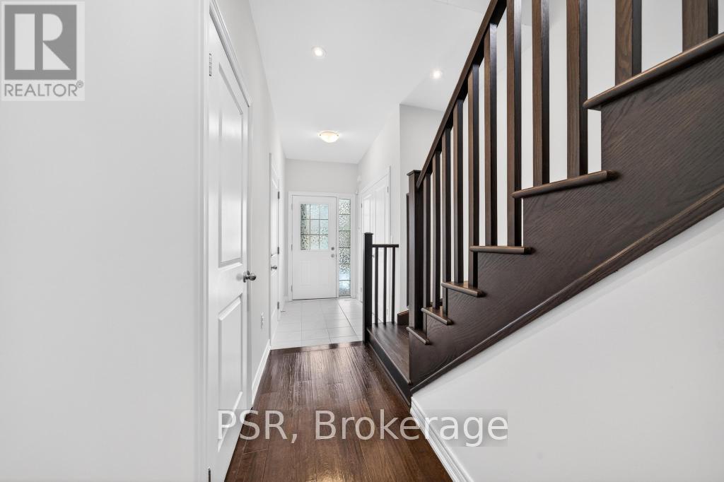 9 Starling Drive, Hamilton, ON - Indoor Photo Showing Other Room