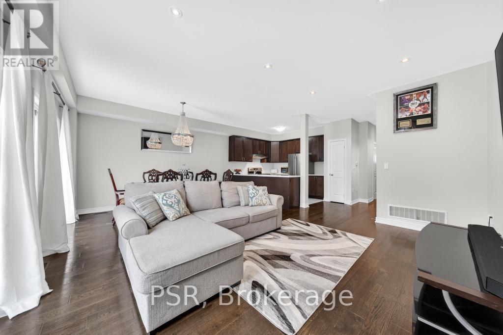 9 Starling Drive, Hamilton, ON - Indoor Photo Showing Living Room