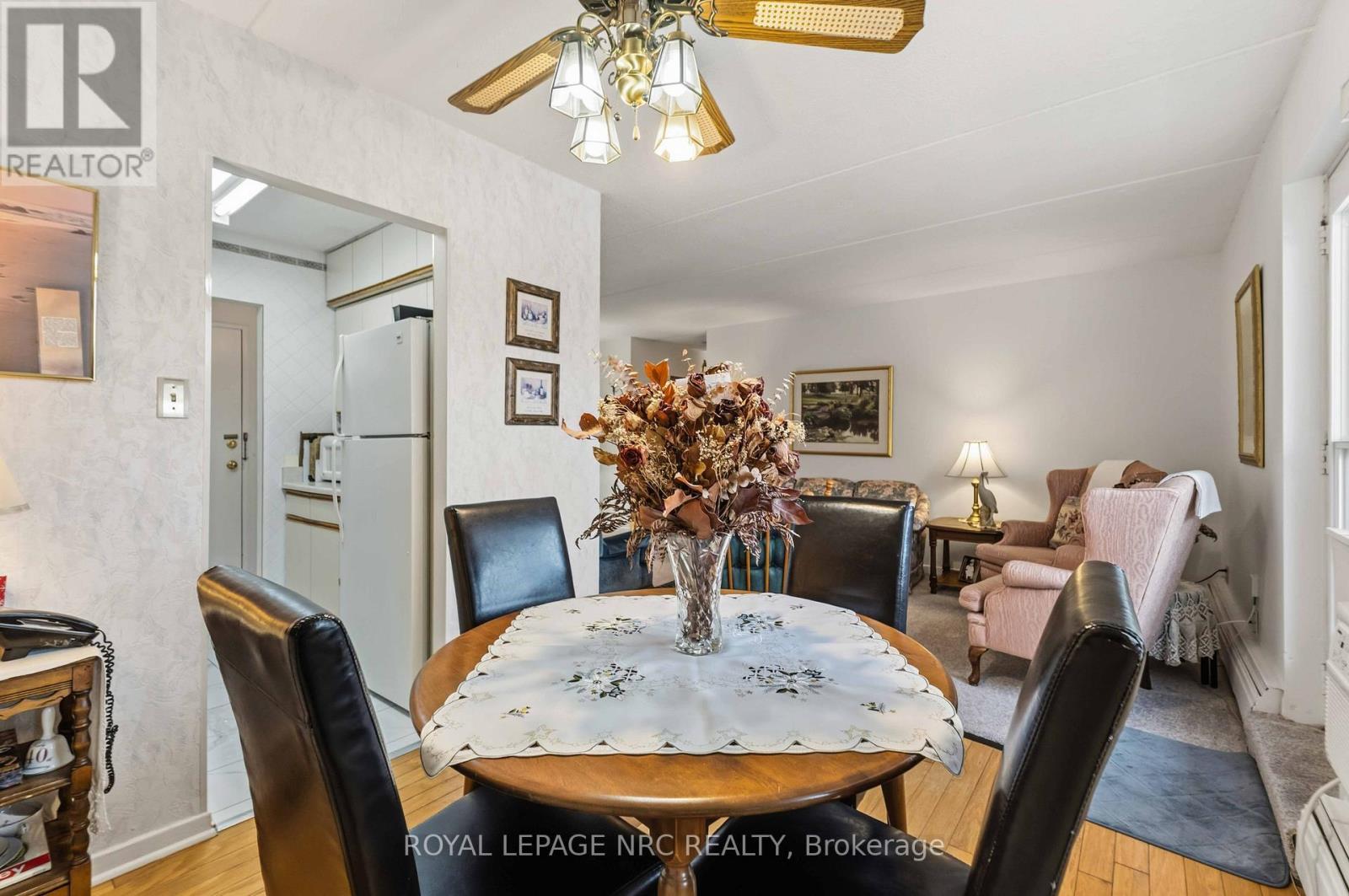 418 - 198 Scott Street, St. Catharines (Fairview), ON - Indoor Photo Showing Dining Room