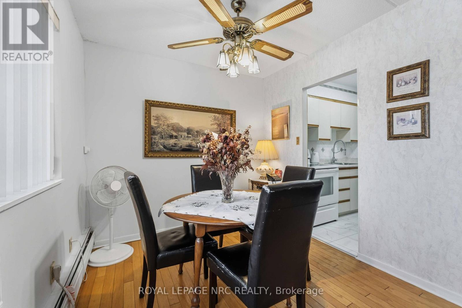 418 - 198 Scott Street, St. Catharines (Fairview), ON - Indoor Photo Showing Dining Room