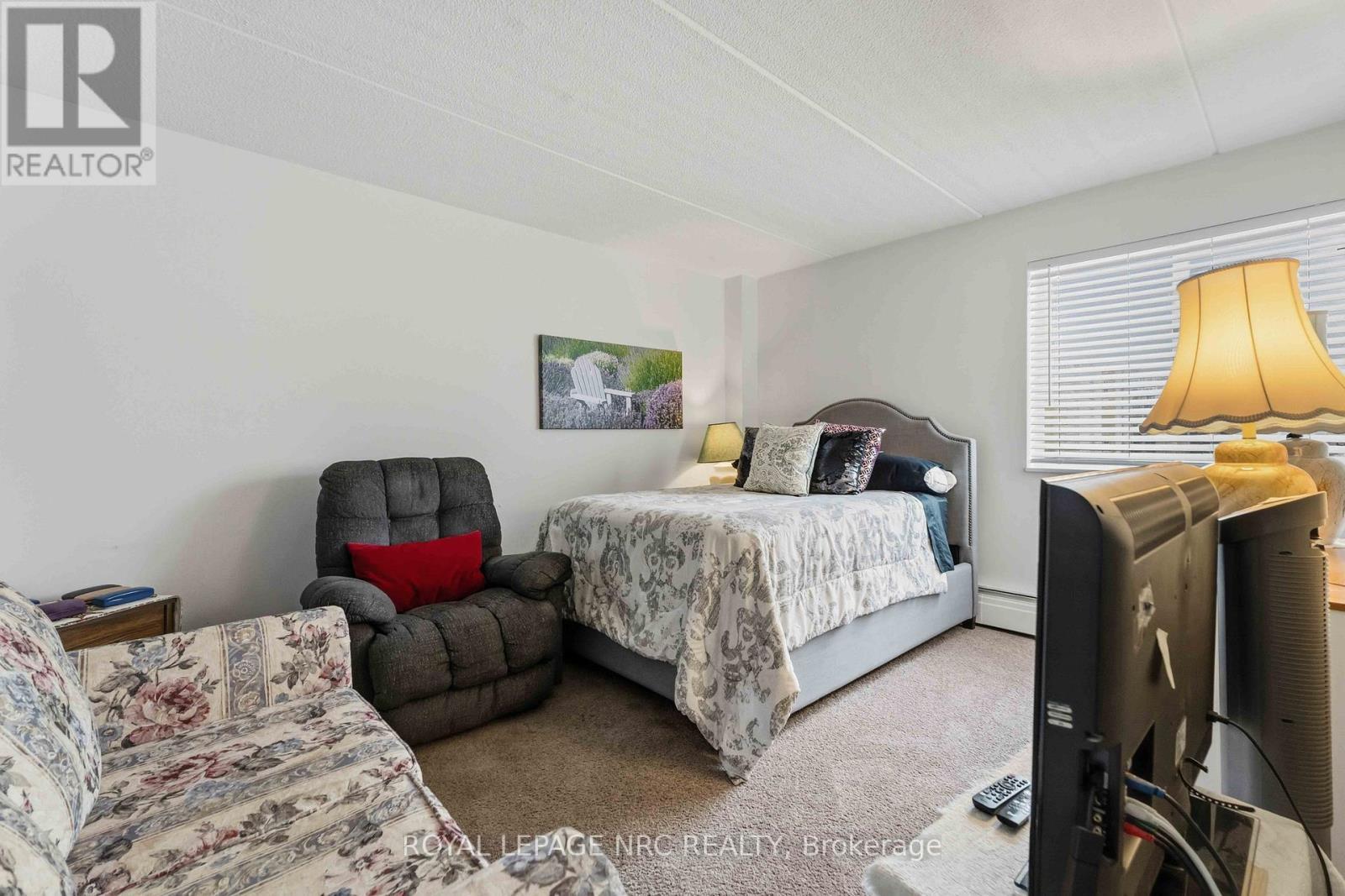 418 - 198 Scott Street, St. Catharines (Fairview), ON - Indoor Photo Showing Bedroom
