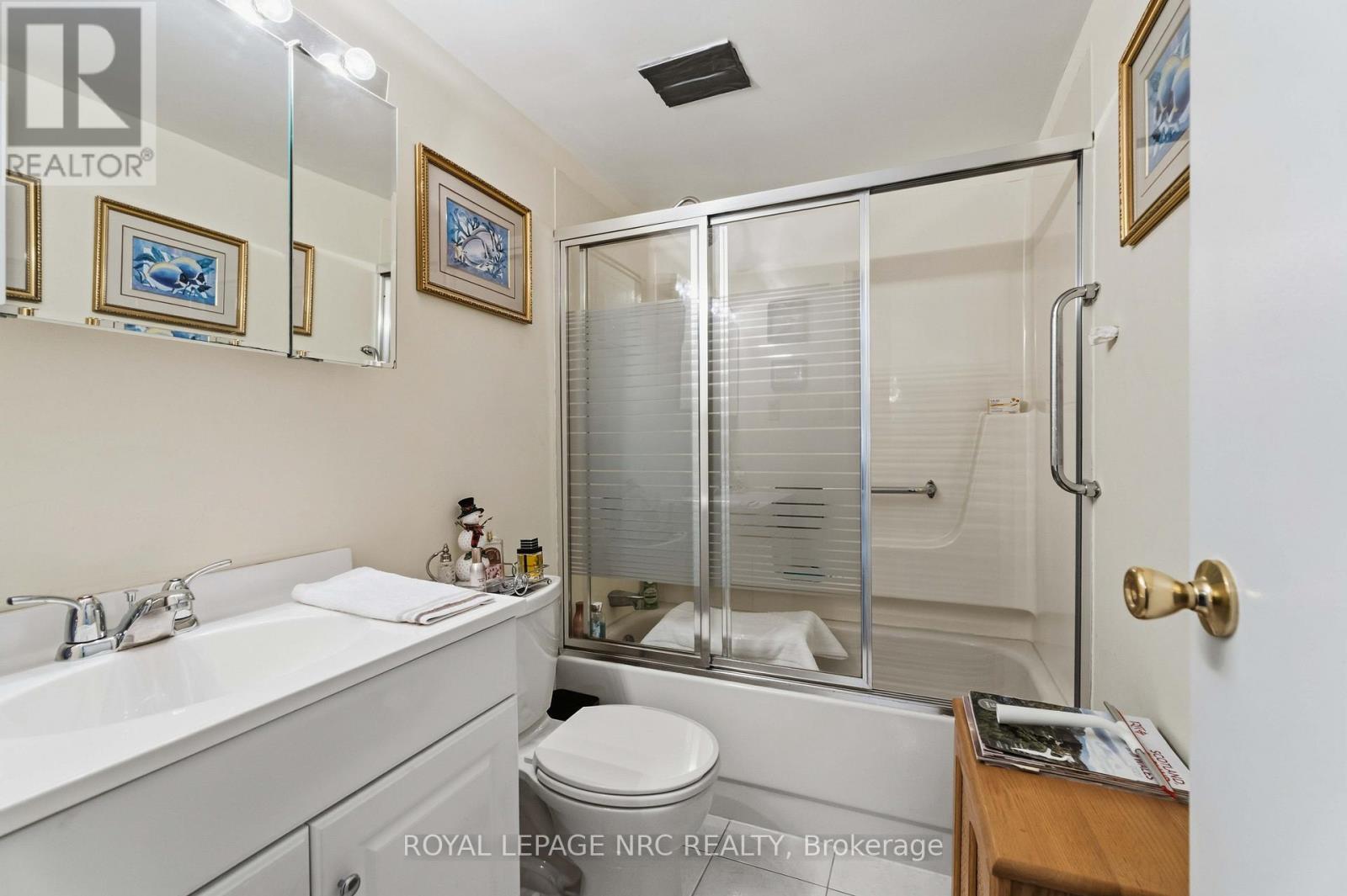 418 - 198 Scott Street, St. Catharines (Fairview), ON - Indoor Photo Showing Bathroom