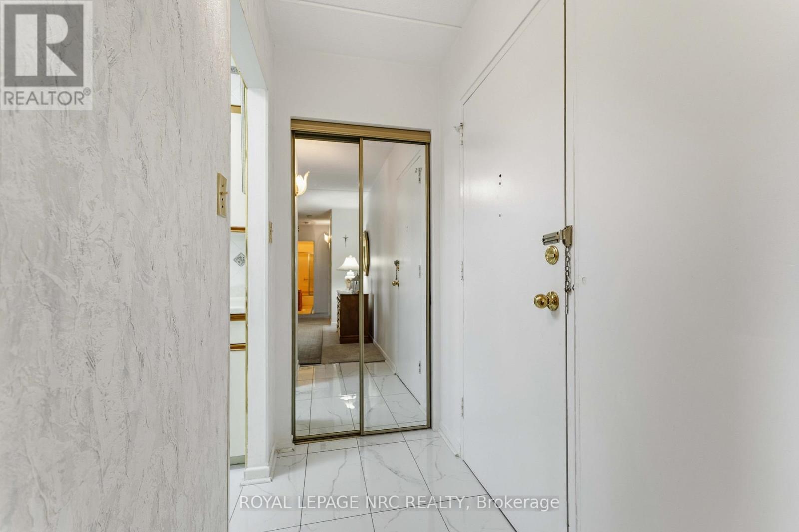 418 - 198 Scott Street, St. Catharines (Fairview), ON - Indoor Photo Showing Other Room