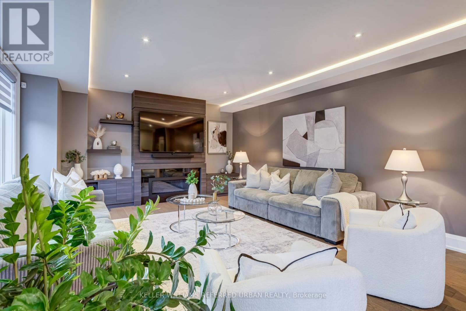 1376 Applewood Road, Mississauga, ON - Indoor Photo Showing Living Room