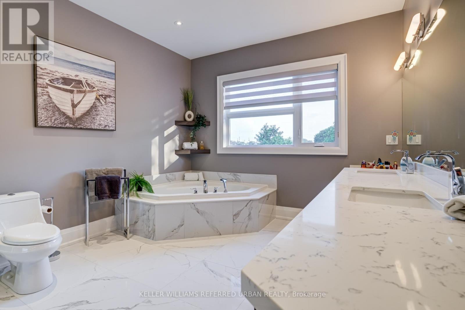 1376 Applewood Road, Mississauga, ON - Indoor Photo Showing Bathroom