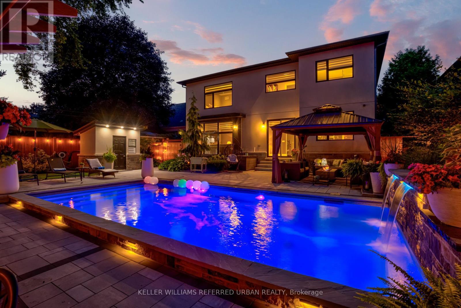 1376 Applewood Road, Mississauga, ON - Outdoor With In Ground Pool