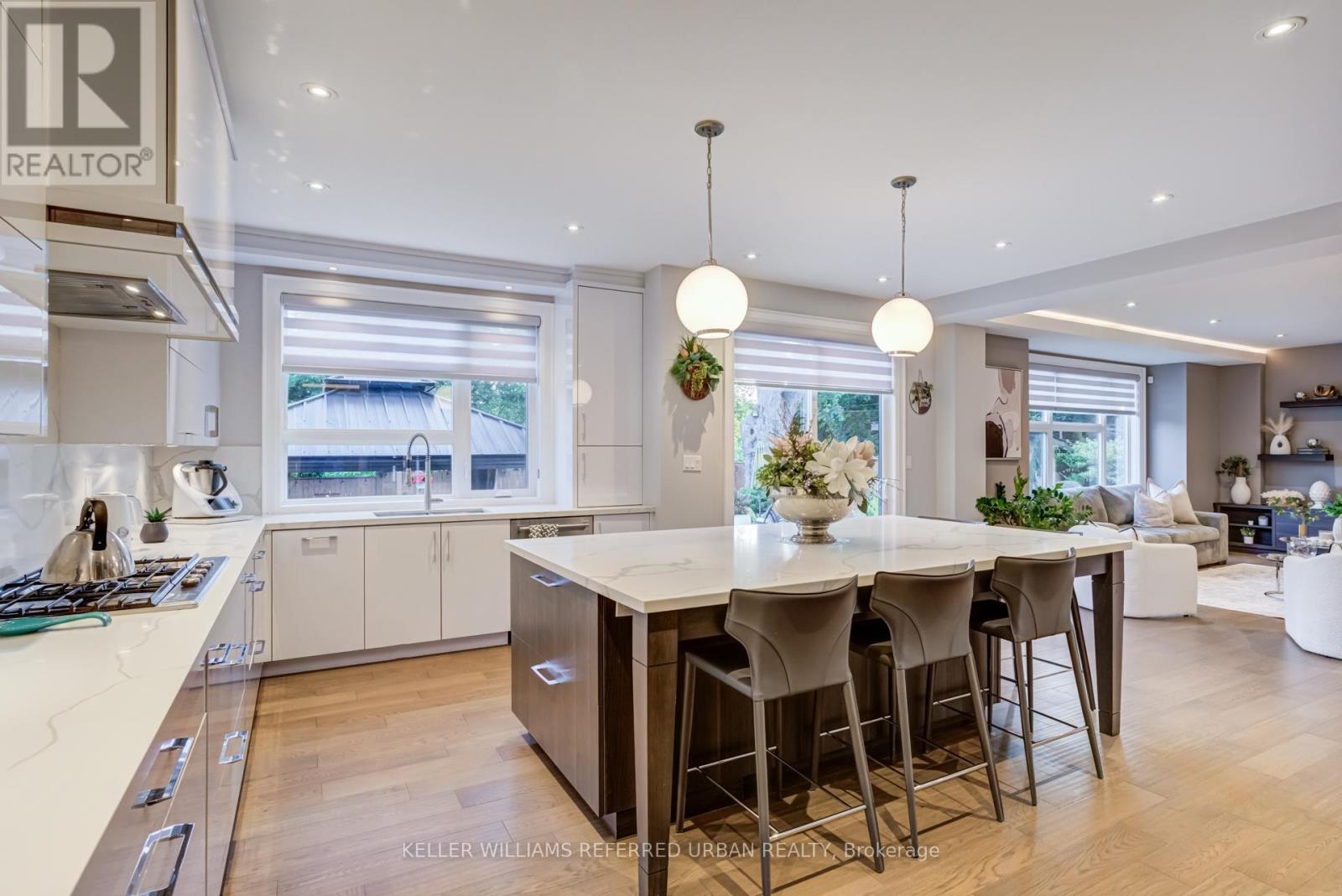 1376 Applewood Road, Mississauga, ON - Indoor Photo Showing Kitchen With Upgraded Kitchen