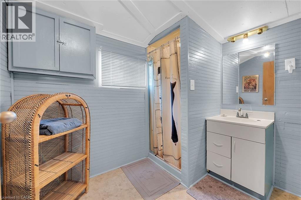 bathroom with 3 pc shower ( glass doors in shed) - 17 Maple Lane, Rainham, ON - Indoor Photo Showing Bathroom