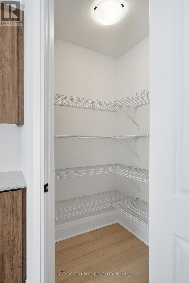 395 Reid Drive, Barrie, ON - Indoor With Storage