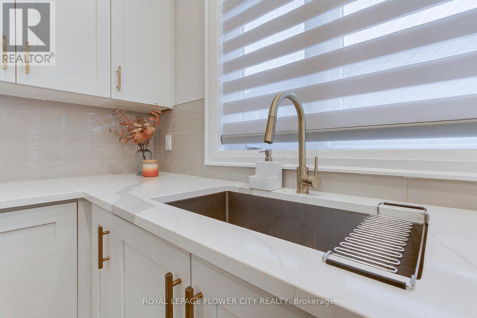 3379 Post Road, Oakville, ON - Indoor Photo Showing Kitchen