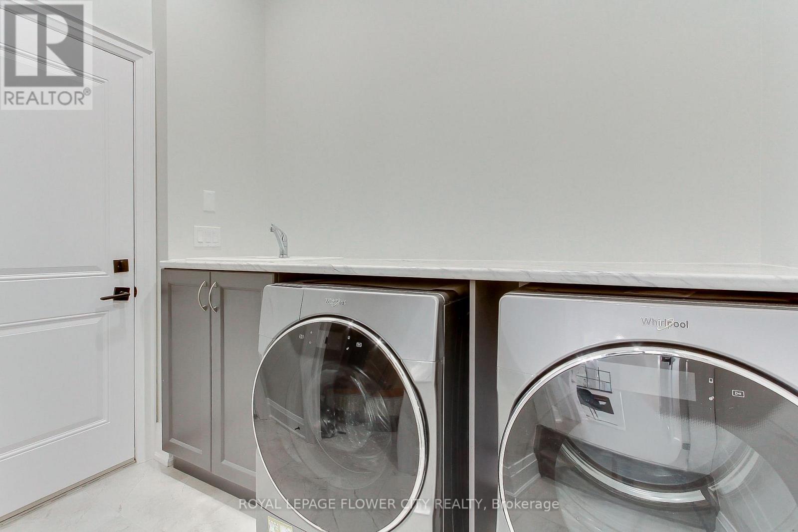 3379 Post Road, Oakville, ON - Indoor Photo Showing Laundry Room