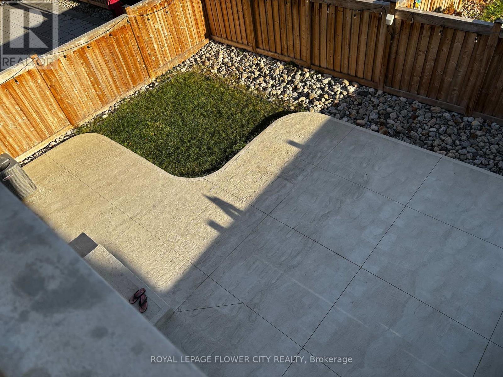 3379 Post Road, Oakville, ON - Outdoor