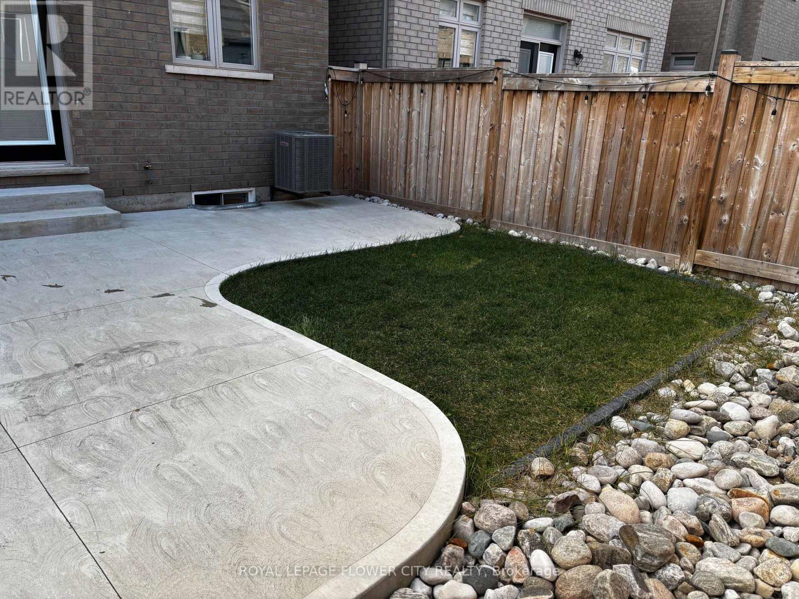 3379 Post Road, Oakville, ON - Outdoor