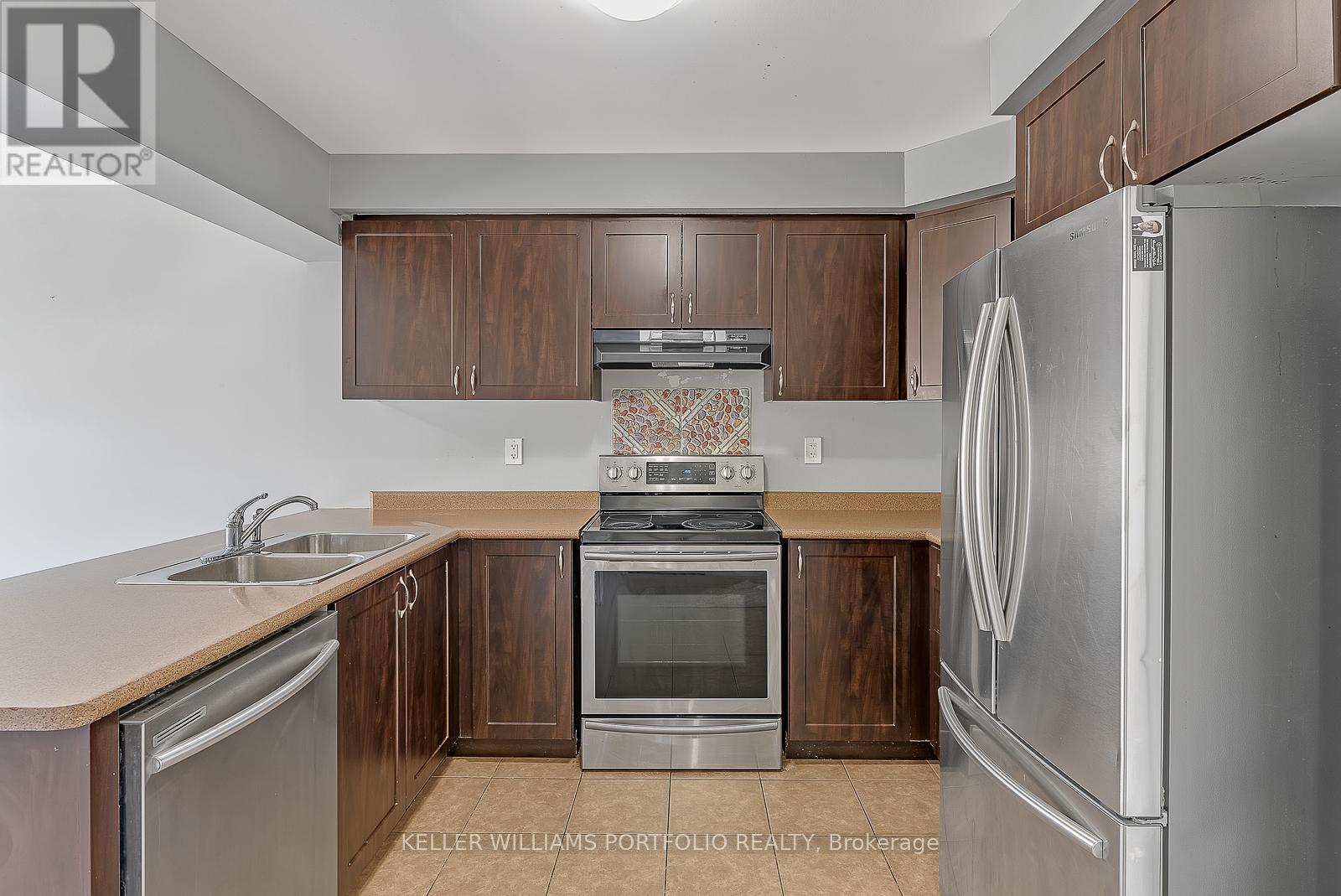 32 Affleck Road, Brampton, ON - Indoor Photo Showing Kitchen With Double Sink