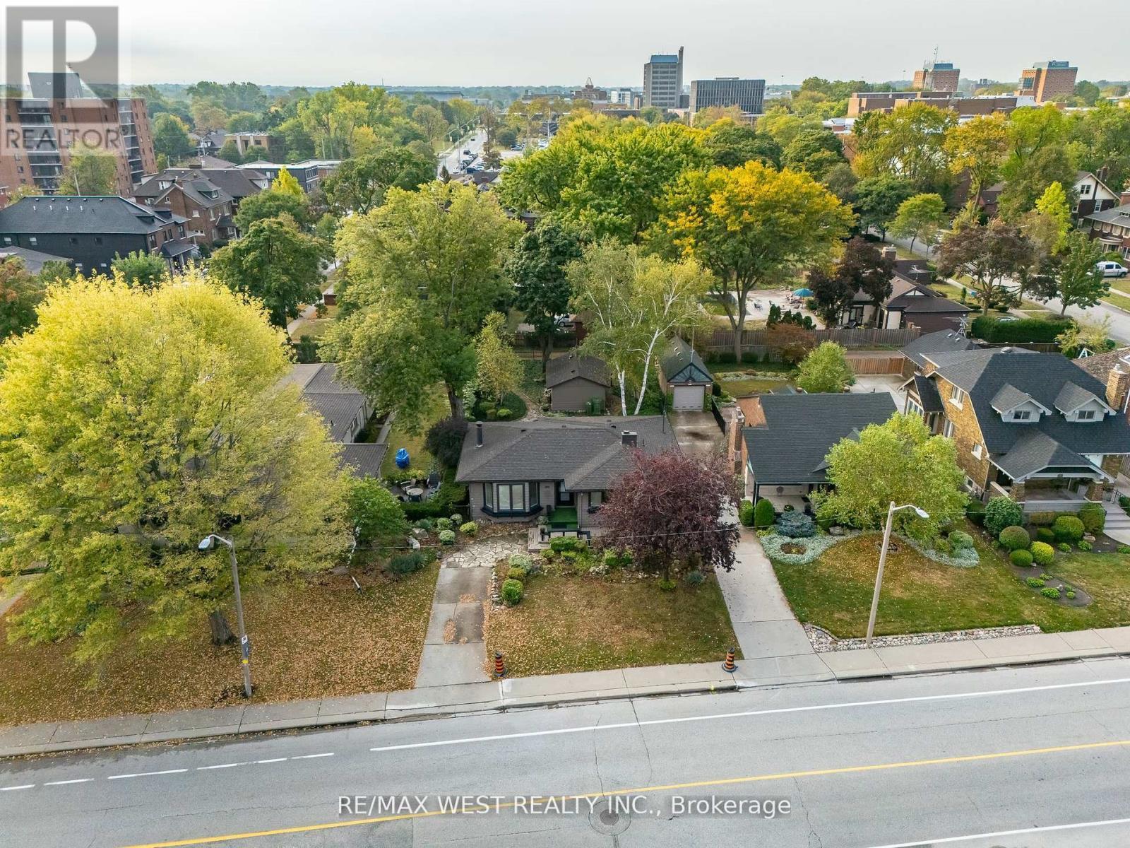 2437 Riverside Drive W, Windsor, ON - With View