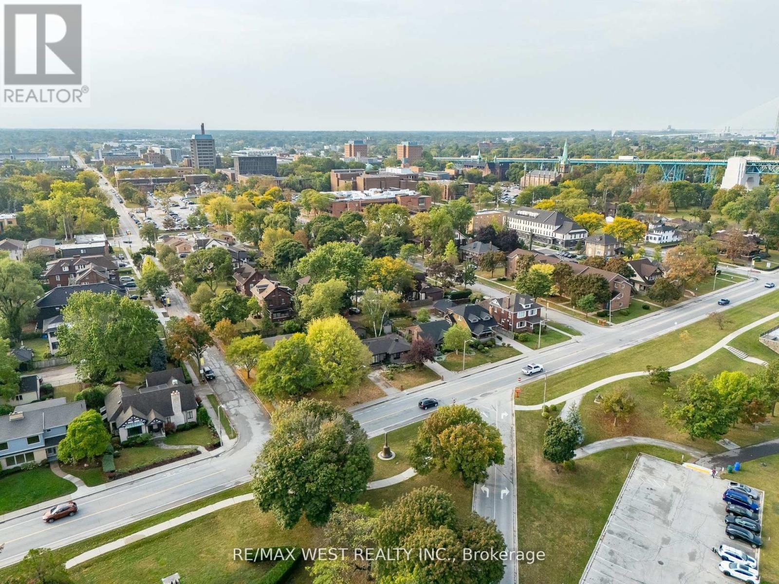 2437 Riverside Drive W, Windsor, ON - Outdoor With View