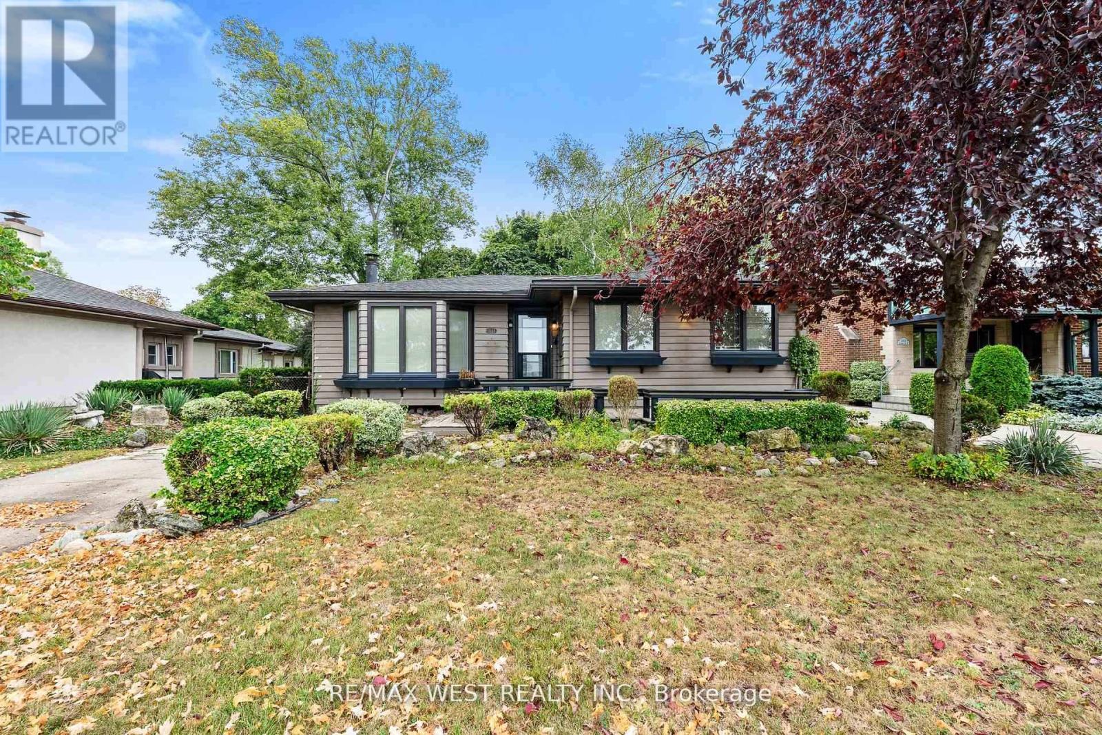 2437 Riverside Drive W, Windsor, ON - Outdoor