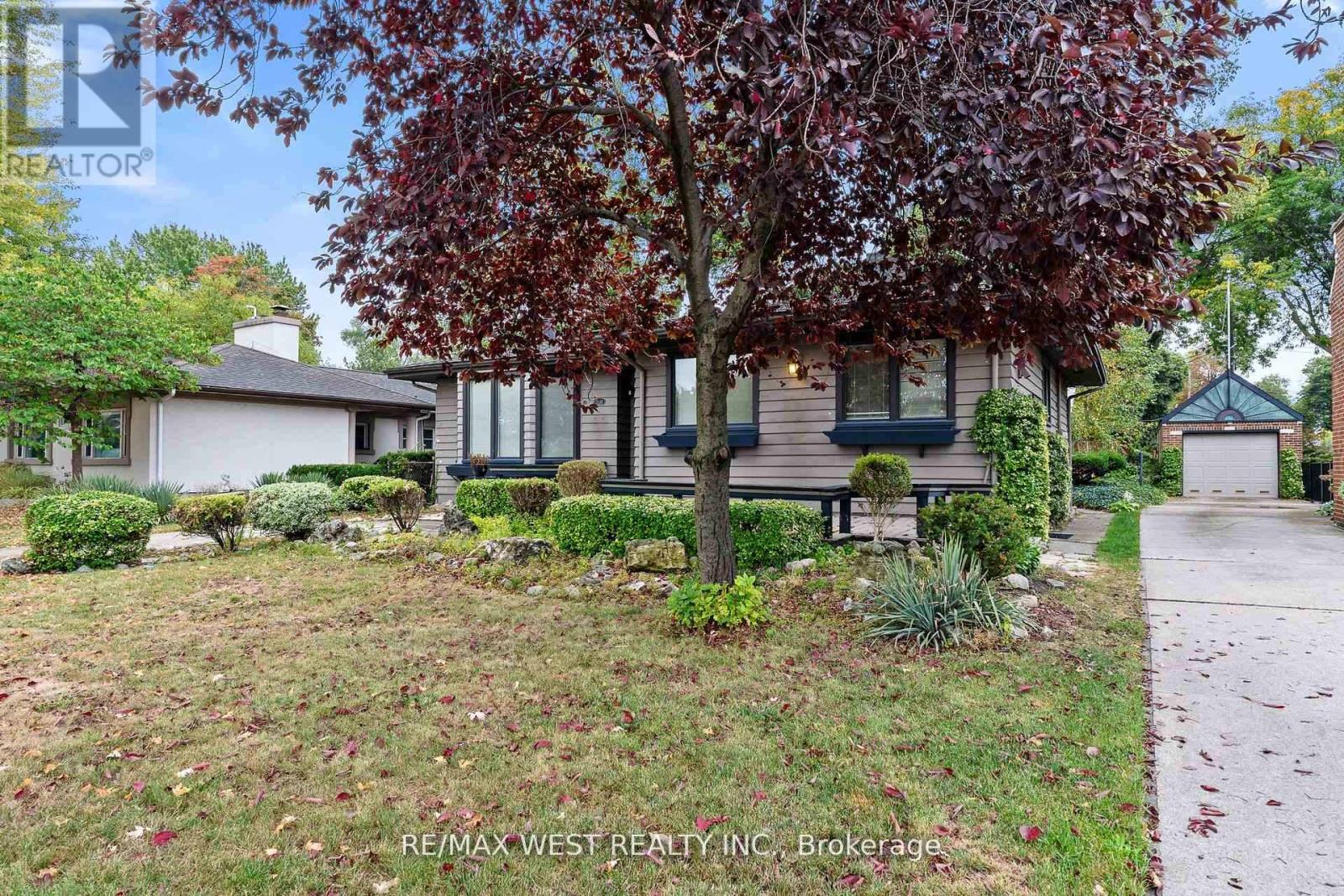 2437 Riverside Drive W, Windsor, ON - Outdoor