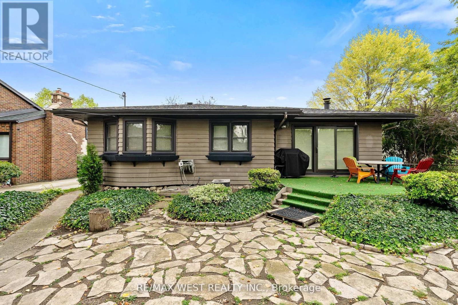 2437 Riverside Drive W, Windsor, ON - Outdoor With Deck Patio Veranda