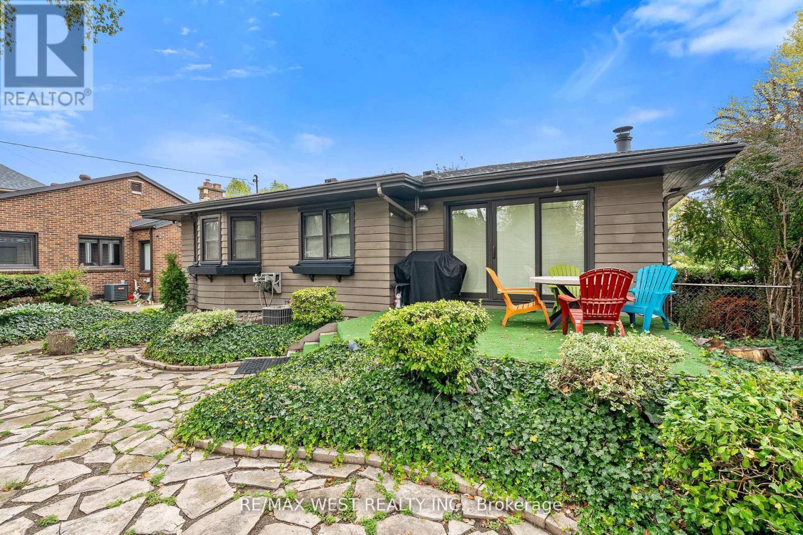 2437 Riverside Drive W, Windsor, ON - Outdoor With Deck Patio Veranda