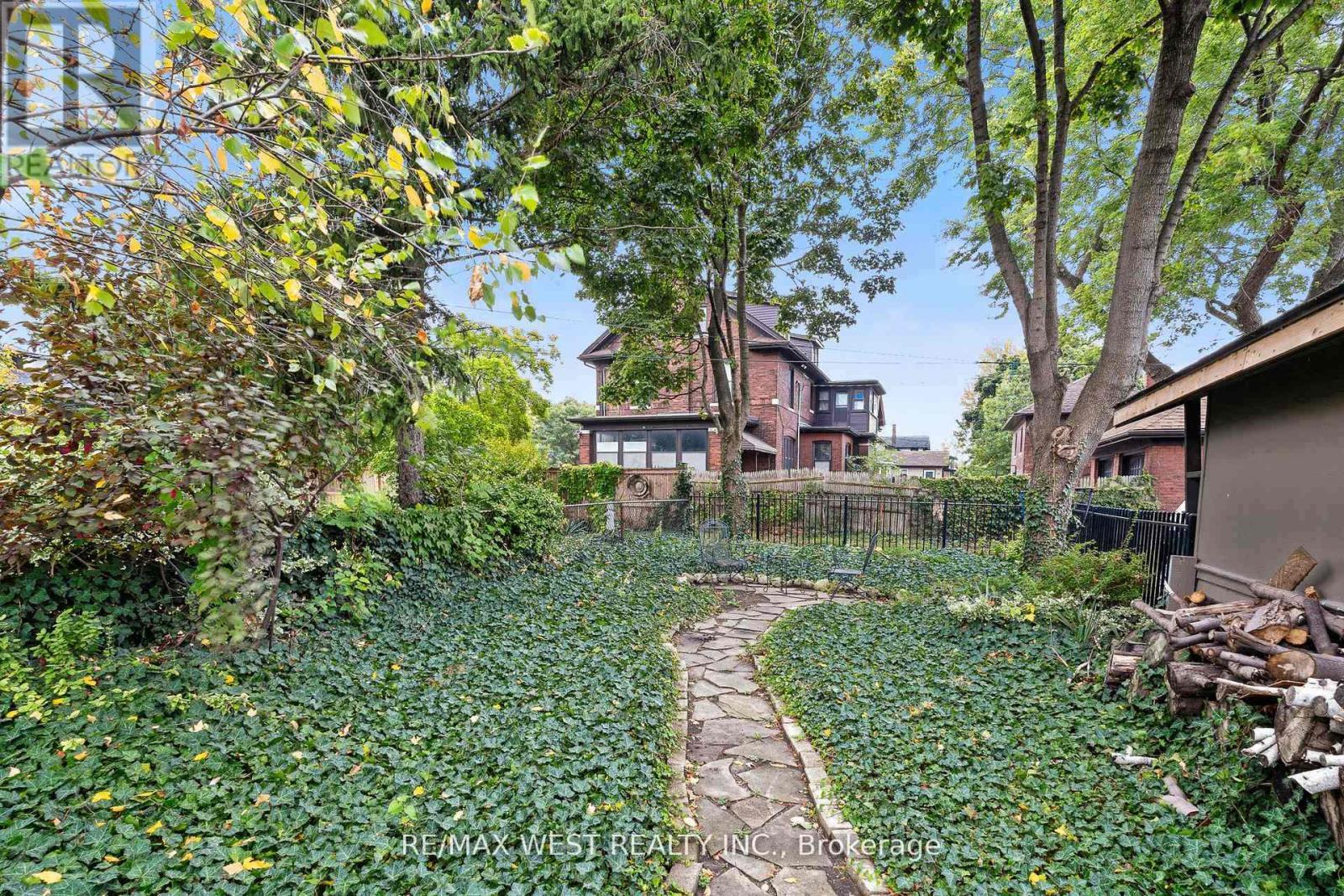 2437 Riverside Drive W, Windsor, ON - Outdoor