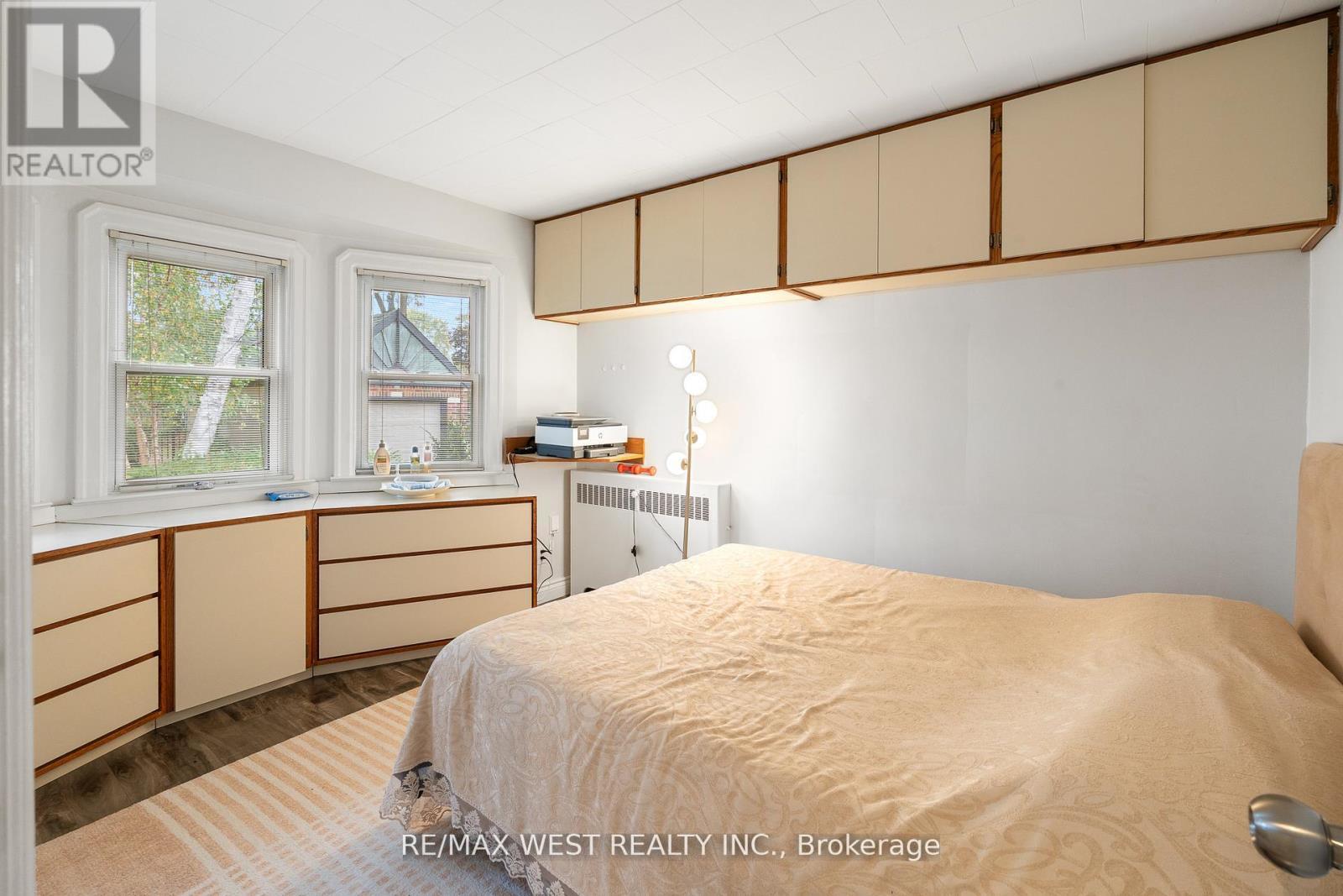 2437 Riverside Drive W, Windsor, ON - Indoor Photo Showing Bedroom