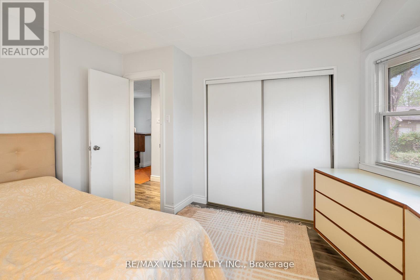 2437 Riverside Drive W, Windsor, ON - Indoor Photo Showing Bedroom