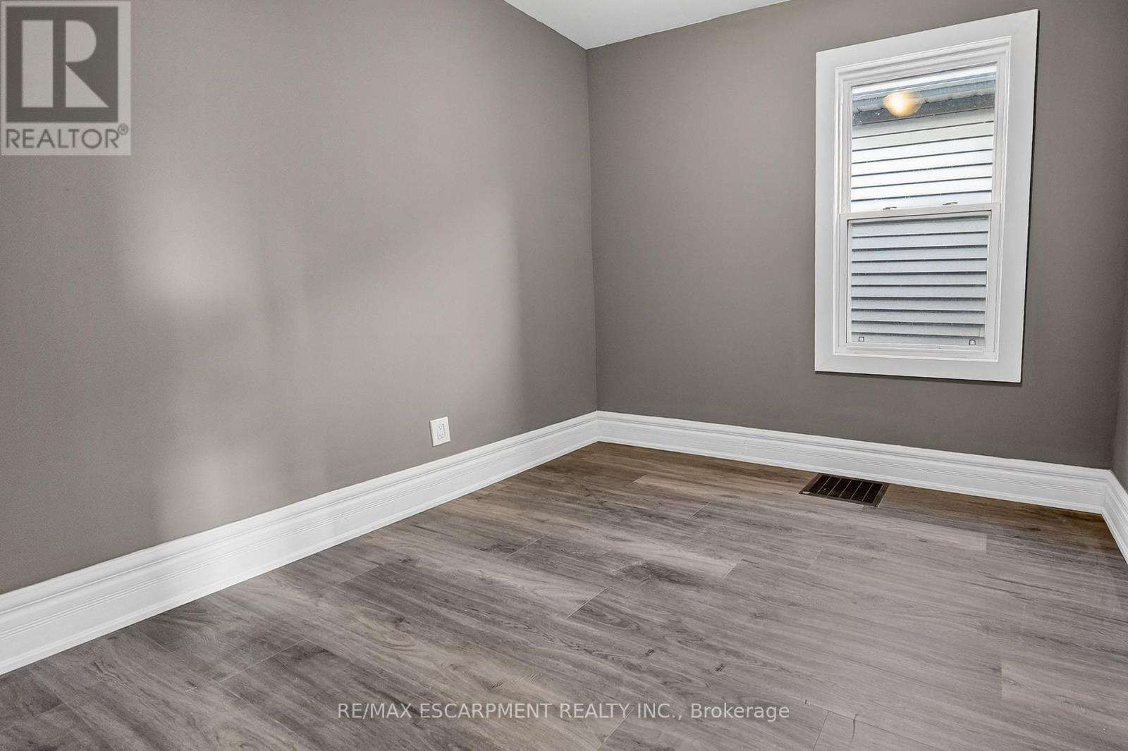 49 Allan Avenue, Hamilton, ON - Indoor Photo Showing Other Room