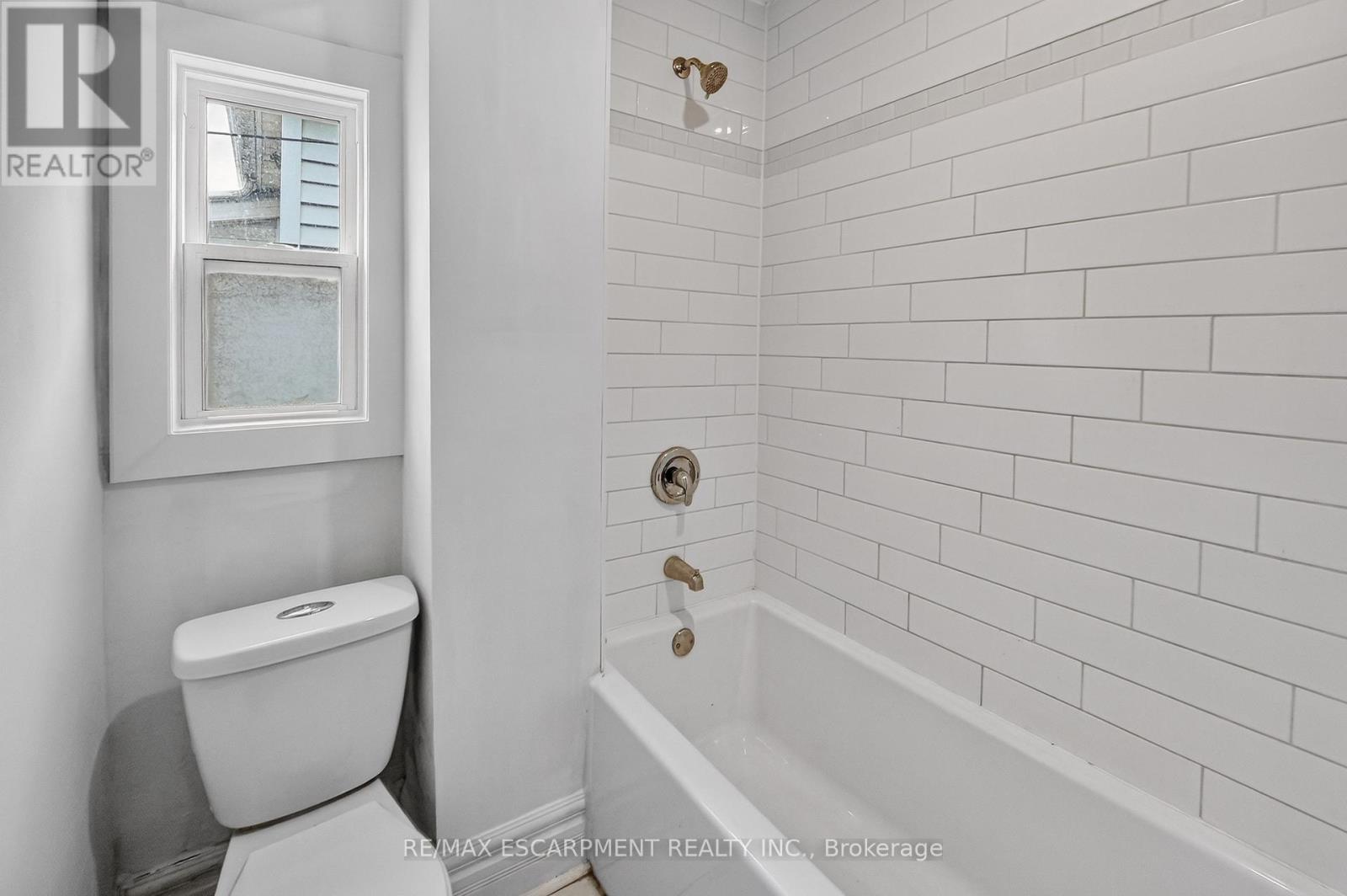 49 Allan Avenue, Hamilton, ON - Indoor Photo Showing Bathroom