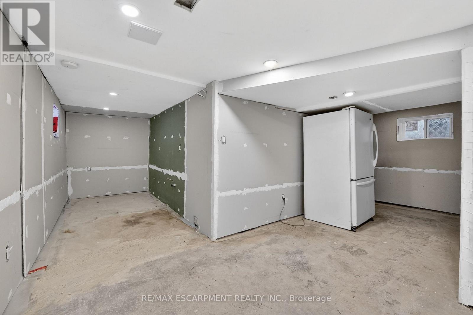 49 Allan Avenue, Hamilton, ON - Indoor