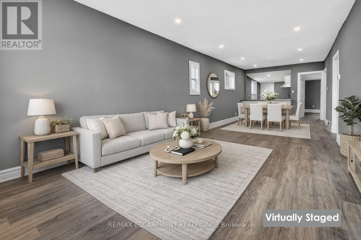 49 Allan Avenue, Hamilton, ON - Indoor Photo Showing Living Room