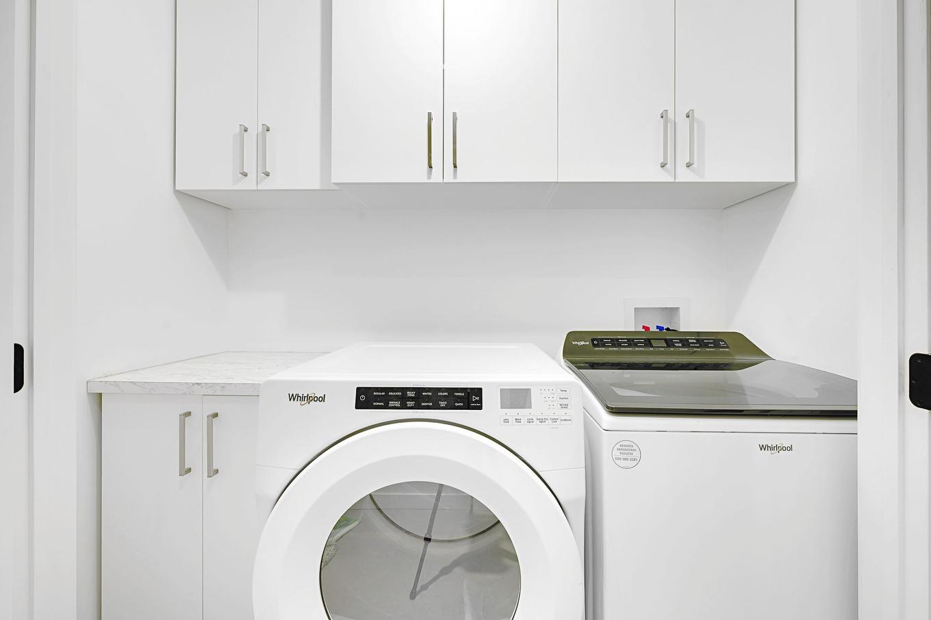 Salle de lavage - 2207 Ch. Du Golf, Sainte-Lucie-Des-Laurentides, QC - Indoor Photo Showing Laundry Room
