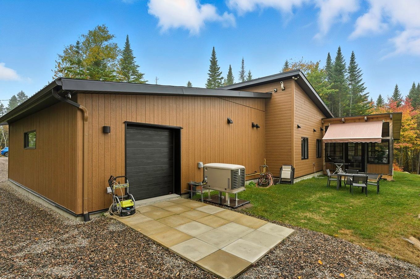 Face arrière - 2207 Ch. Du Golf, Sainte-Lucie-Des-Laurentides, QC - Outdoor With Exterior